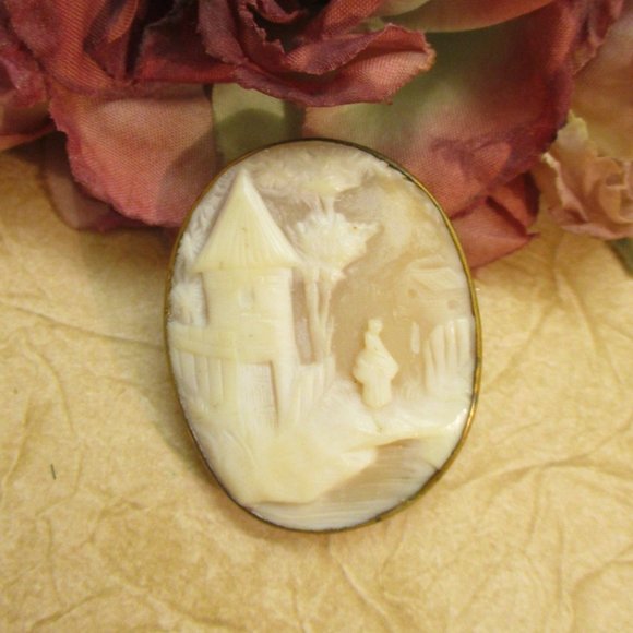 ANTIQUE Carved Shell Cameo Brooch~1900s Edwardian Art Nouveau Scenic Cameo